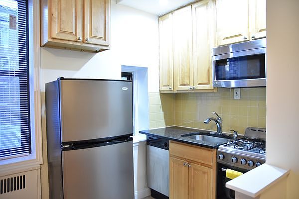1st image of 2147 E 17th St #B1