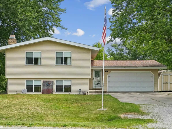 313 Terrace Ln, Montezuma, IA 50171