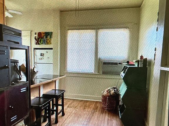 4th image of 2502 Pine St APT C