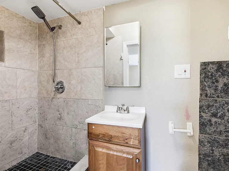 1107 Jamela Dr — Photo 6
