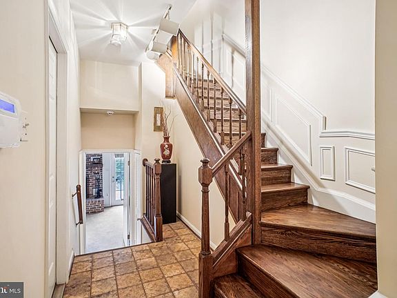 5th image of 5936 Munson Ct