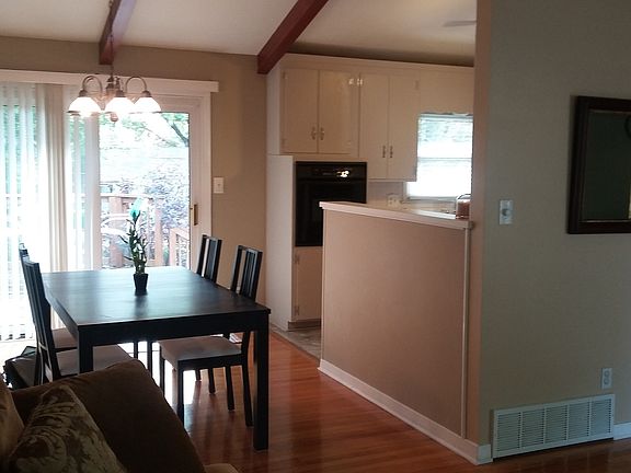 3rd image of 8713 W 90th St