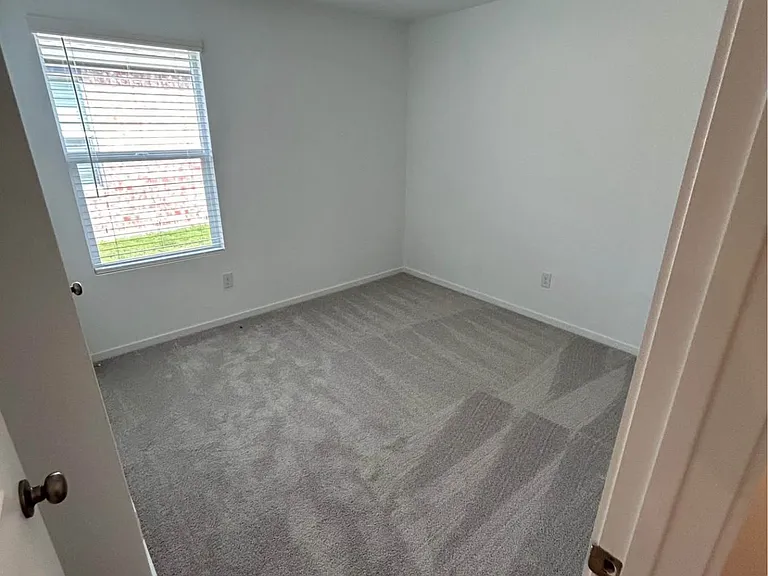 7711 Fenton Pkwy — Photo 8