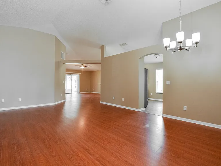 205 Tree Branch Ln — Photo 3