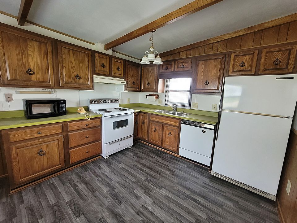 2nd image of 211 E 1st St #19