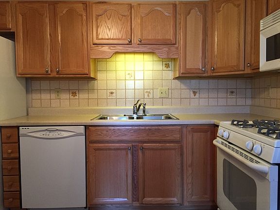 2nd image of 609 Waters Edge Dr APT C