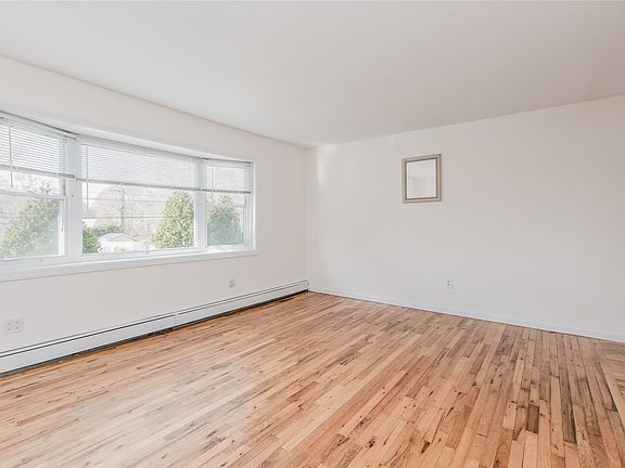 4th image of 7A Willis Ave