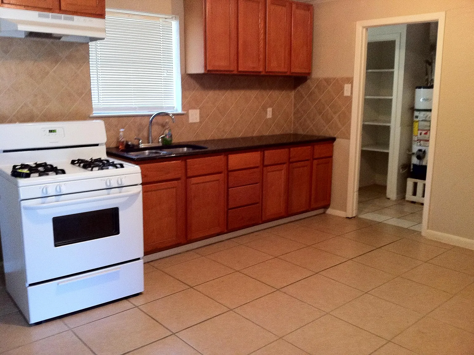 2 bed, 946 sqft, $1,650 — Photo 2