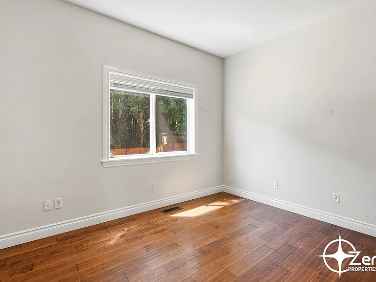 1107 NE 127th St — Photo 12