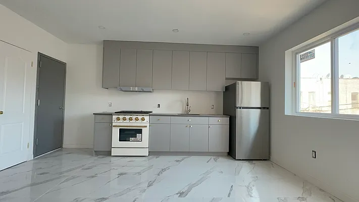 Rented by YouYork Management LLC | media 38