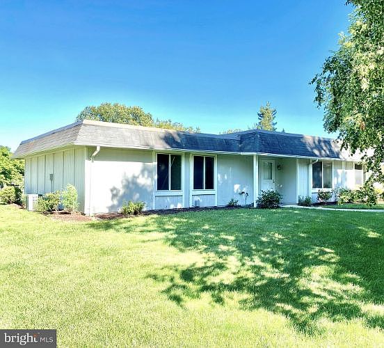 1st image of 10 Finsbury Park Ct #46