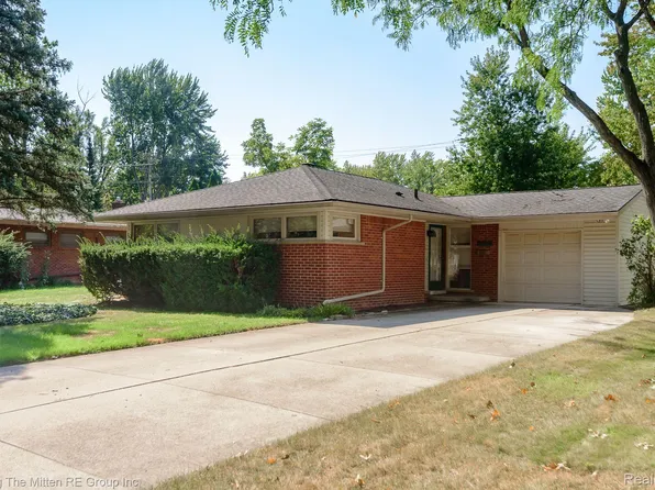 29921 Westbrook Pkwy, Southfield, MI 48076