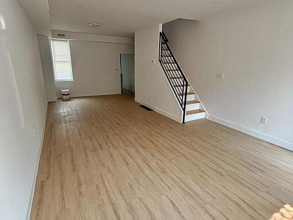 3rd image of 4616 Melrose St