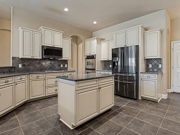 4th image of 4503 Karen Dr