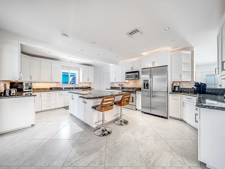 280 SE 3rd Ct — Photo 30