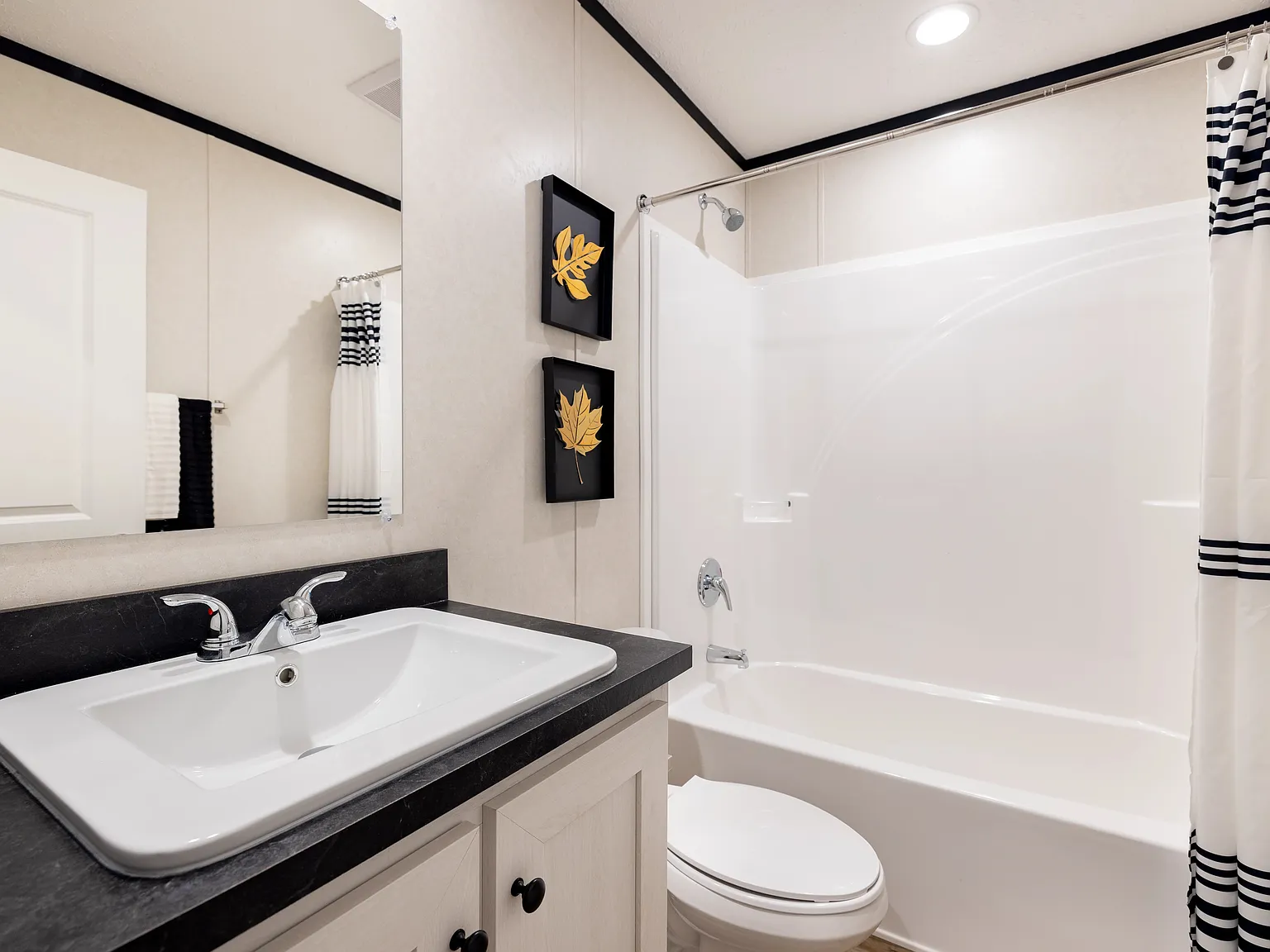 3 bed, 1216 sqft, $1,439 — Photo 3