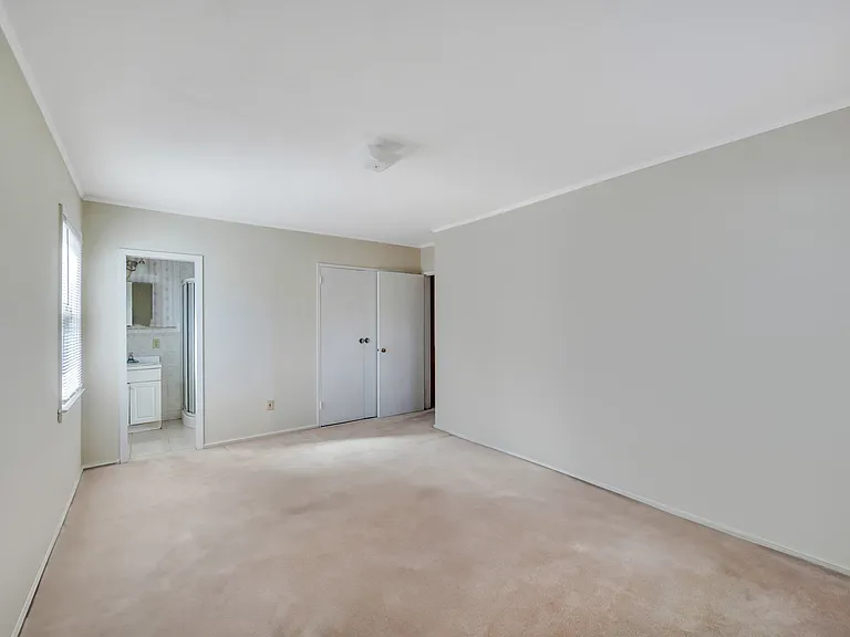 99 Dean St — Photo 17
