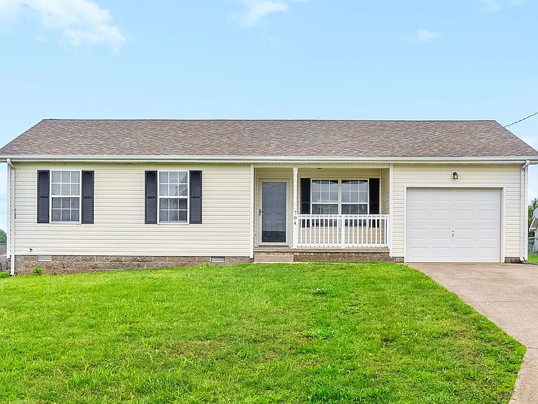 704 Shetland Dr — Photo 2