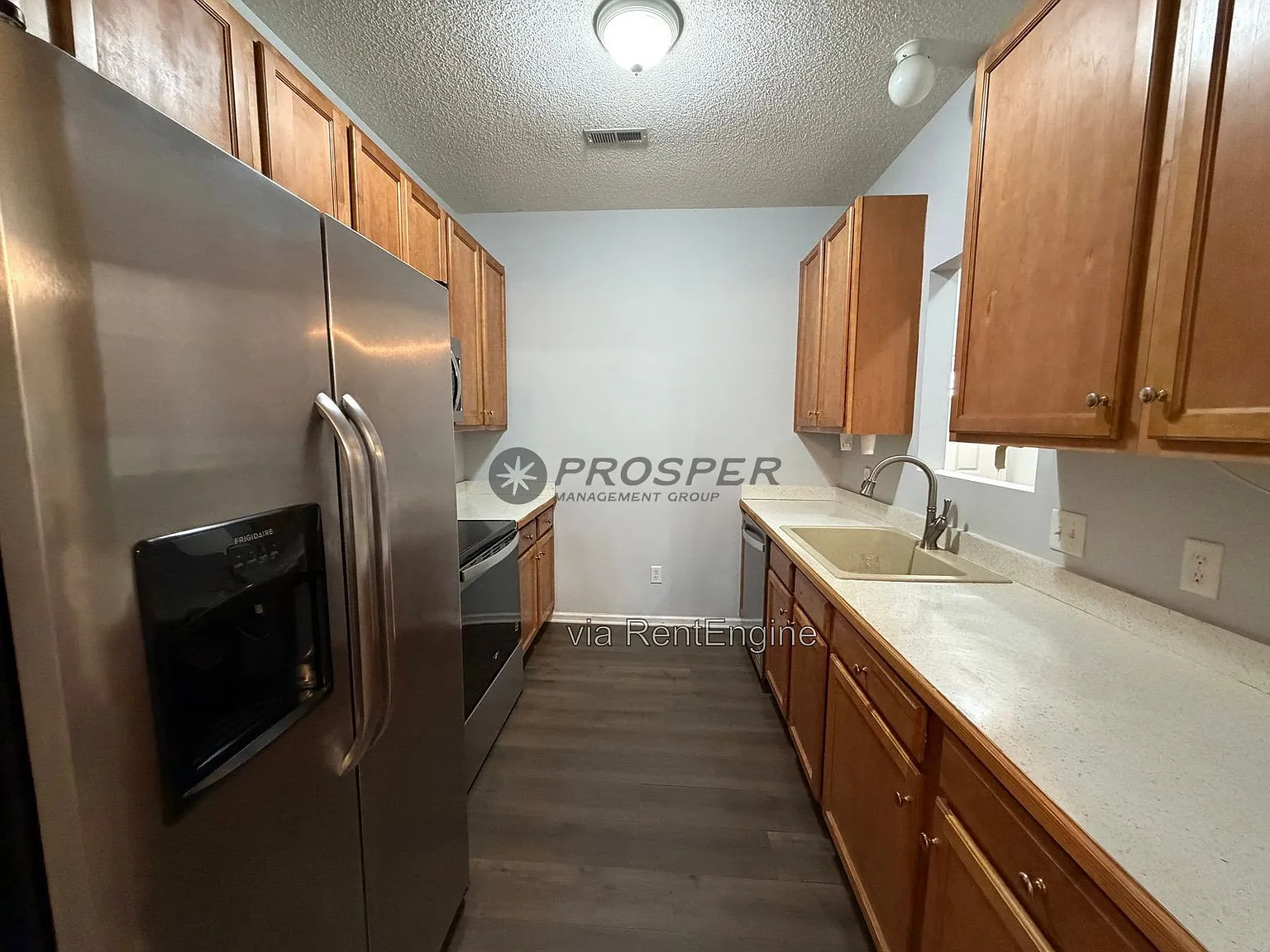 3 bed, 2.0 bath, 1408 sqft, $2,050 — Photo 3