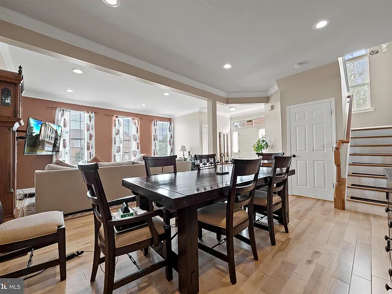670 McLeary Sq SE — Photo 9
