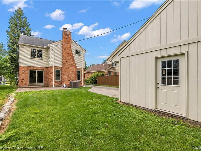 2635 Dorchester Rd — Photo 42