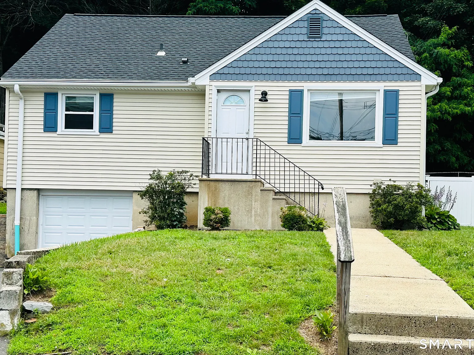 4 bed, 1.5 bath, 1400 sqft, $2,850 — Photo 1