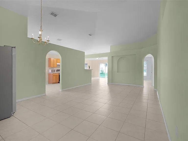 265 Jocelyn Dr — Photo 15