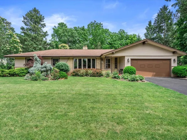 W136N8704 Esquire ROAD, Menomonee Falls, WI 53051