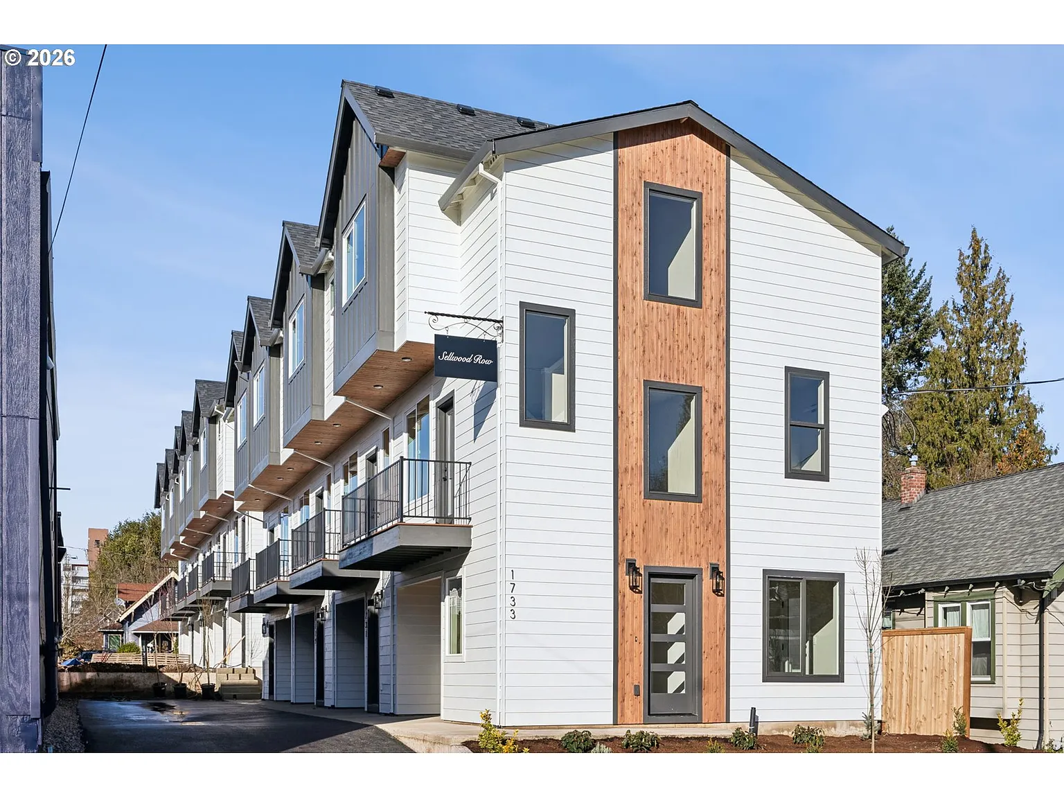 1729 SE Clatsop St photo 1