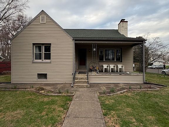 3rd image of 702 Newport Rd