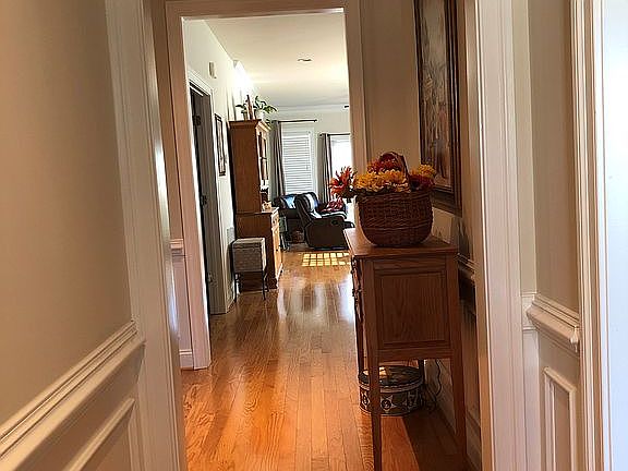4th image of 122 Hyannis Pl