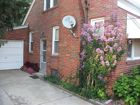 Driveway side entrance.