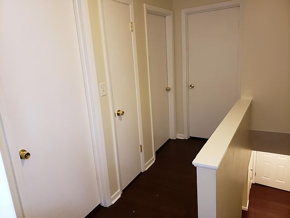 5th image of 211 Glenhaven Dr