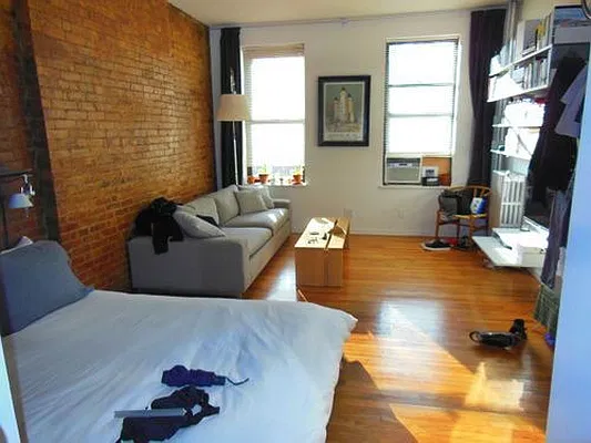 Rented by Chartwell Manhattan Realty | media 4