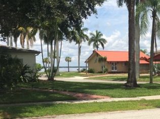 2416 Crescent Ct E, Bradenton, FL 34208