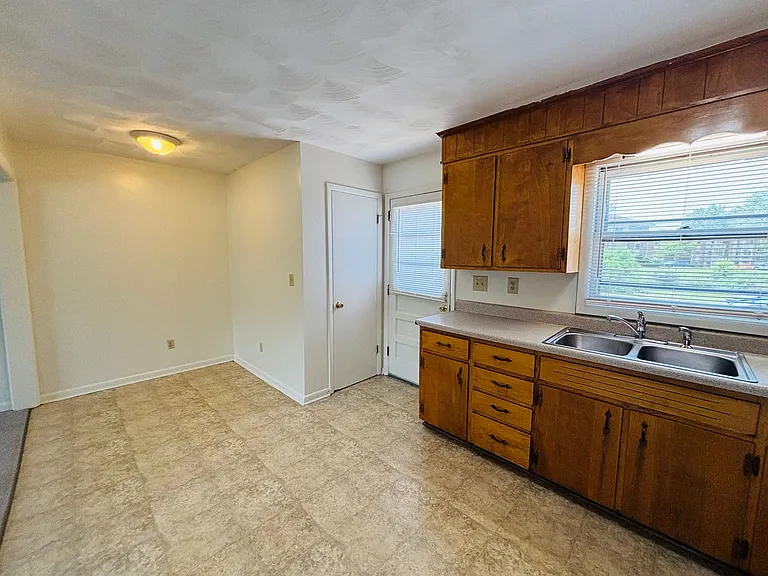 1407 Toms Creek Rd #4 — Photo 7