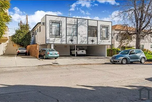 2 bed, 1200 sqft, $3,504 — Photo 2