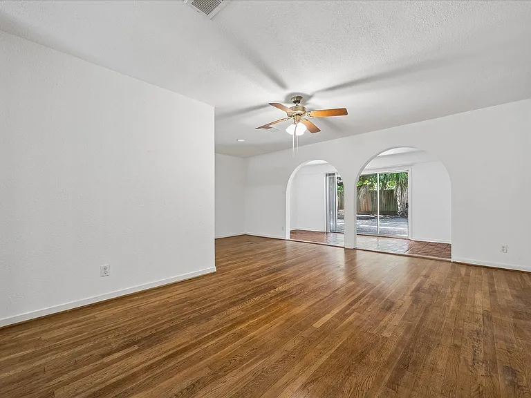 4022 Woodcraft St — Photo 3
