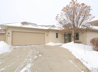 712 E Greenbrier Pl, Sioux Falls, SD 57108
