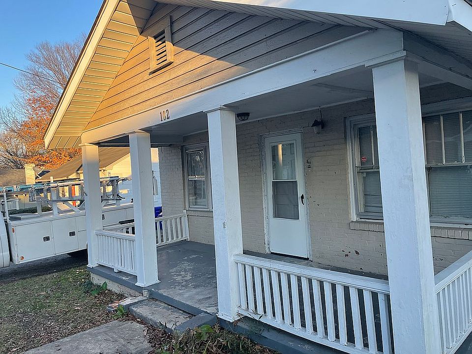 1st image of 102 N Summit St