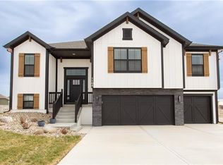 9428 N Belleview Ave, Kansas City, MO 64155