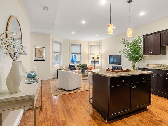 4th image of 282 Maverick St #2