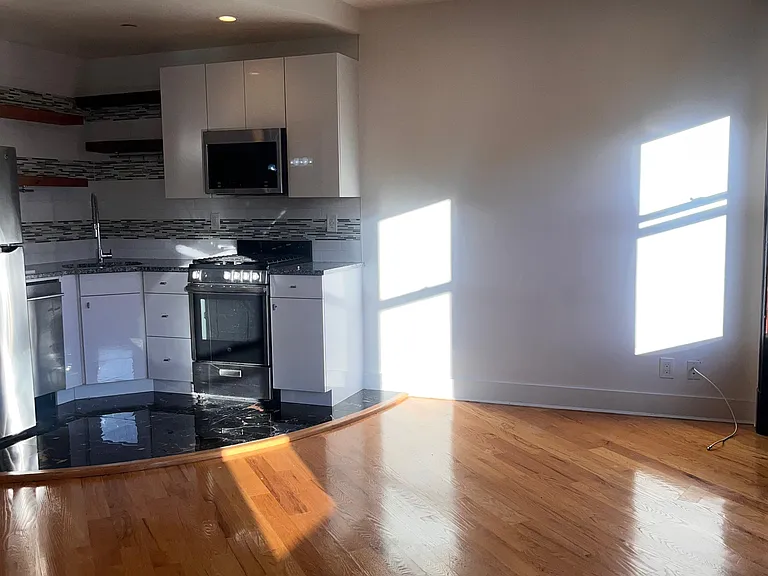 1308 Dean St #4R — Photo 6