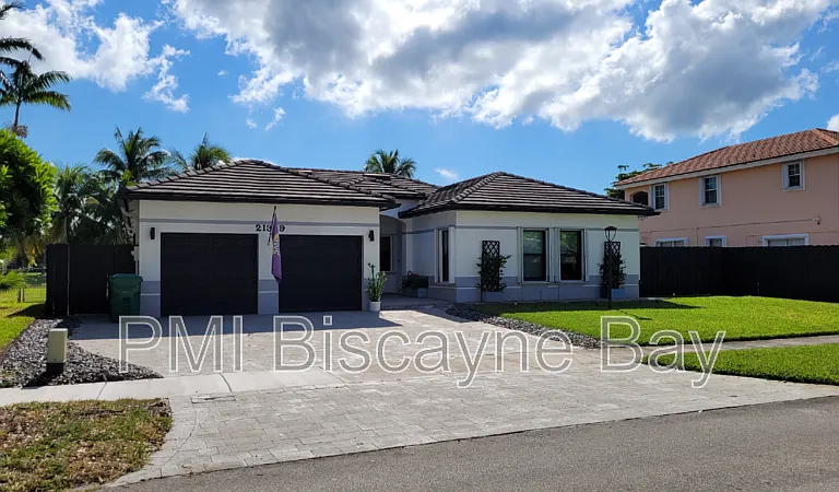 21369 SW 92nd Ave — Photo 1