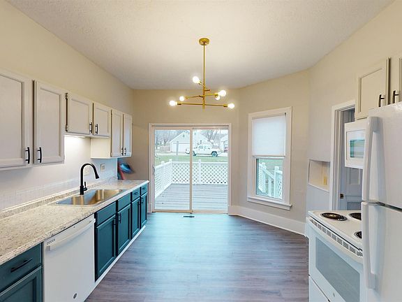 3rd image of 200 N 11th St