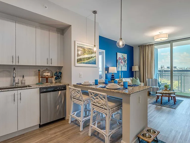 Pura Vida Hialeah Luxury Apartments — Photo 4