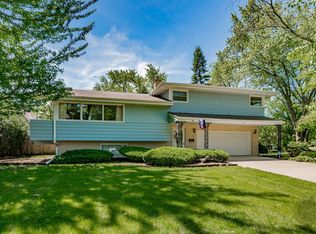 560 Cypress Dr, Naperville, IL