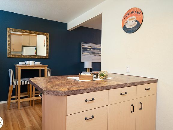 Kitchen breakfast bar