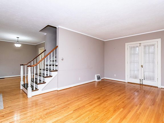 4th image of 2617 W Moss Ave