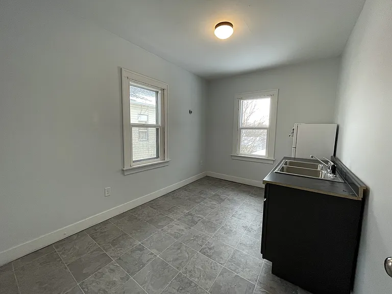516 W Calvert St #3 — Photo 6